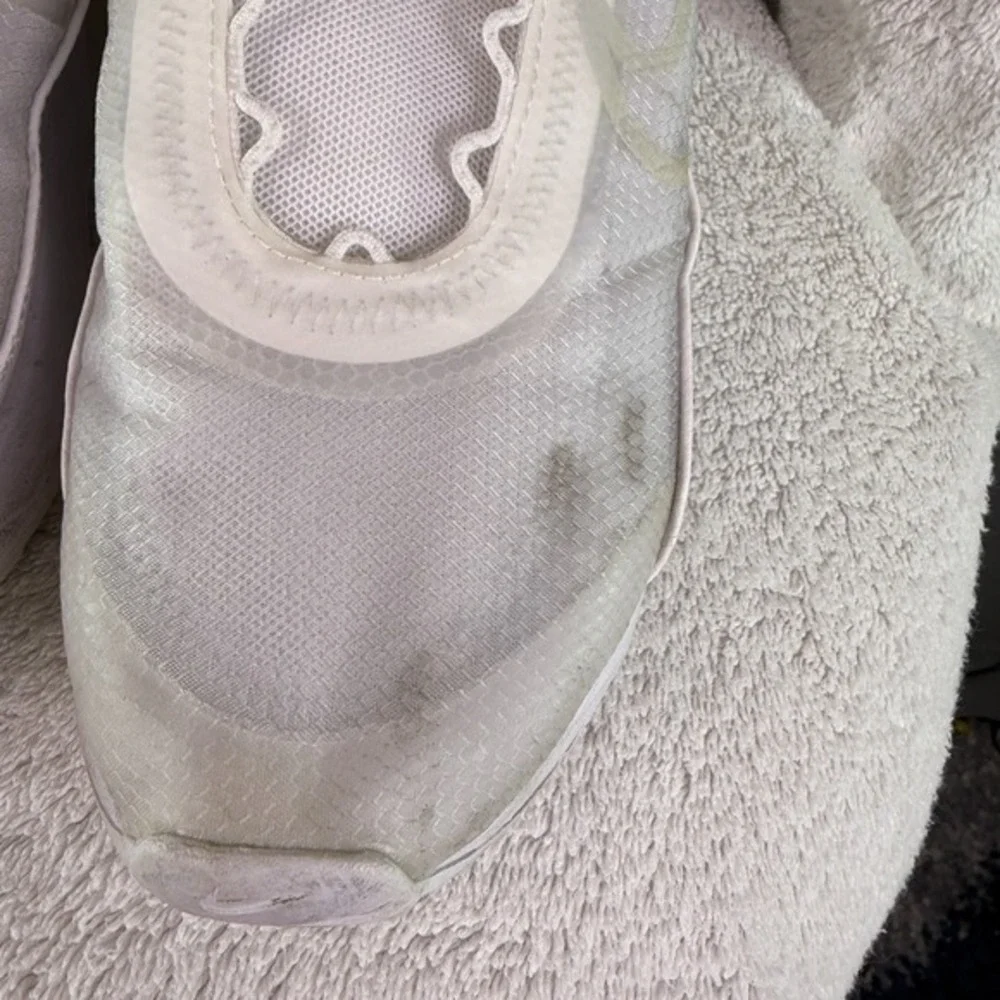 Nike Air Max 2090 Running Shoes‎ BV9977-100 Men's Size 9 READ